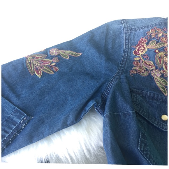 Embroiled Denim Shirt - Picture 3 of 5